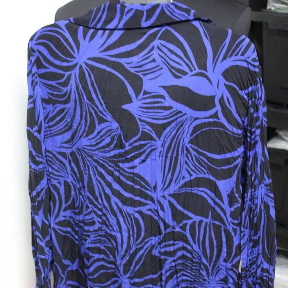 Chico's Royal Blue Black print 100 polyester button front shirt size 1 - Picture 4 of 5